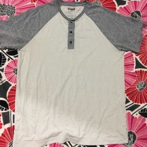 Levi’s t shirt